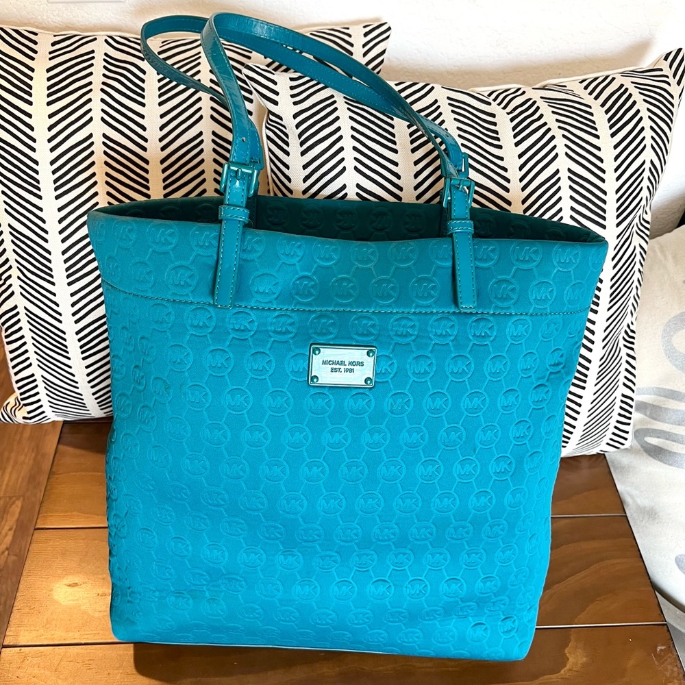 Michael Kors Jet Set Signature Quilted Tote Bag